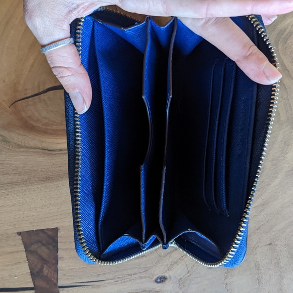 Michael Kors Wallet/Wristlet - Picture 2 of 5